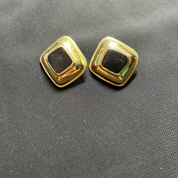 VTG Large Gold tone metal and black accent clip on earrings. Pretty!!! - Picture 2 of 7